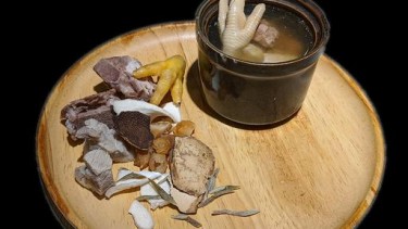 原盅燉秘魯人蔘石斛螺頭黑毛豚肉湯