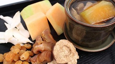 原盅燉哈密瓜螺頭黑毛豚肉湯