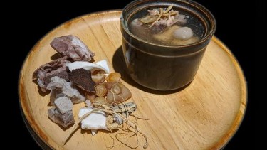 原盅燉吉林蔘鬚雲南田七螺頭黑毛豚肉湯