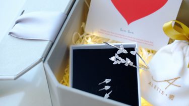Alette．玥 Sparkle Flowers collection 閃爍繁花系列 《限定精美純銀首飾禮盒套裝 手鐲+戒指》